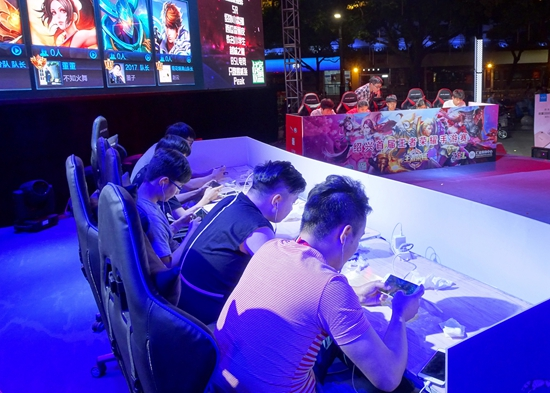 CSGO常青树，居然有三位选手连续参加17届Major