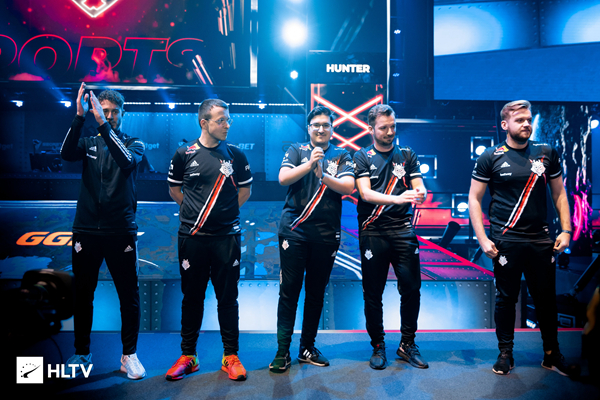 加入 EDward Gaming 争夺 S11 冠军！你们如何评价 JIEJIE 在 EDward Gaming 的表现？