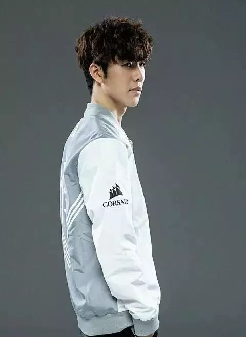 LPL经理笔记：TES和WBG是LPL战队平均年龄的最大的两队